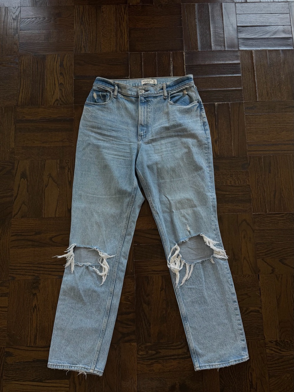 Abercrombie & Fitch 90s Straight Ultra High Rise Distressed Jeans